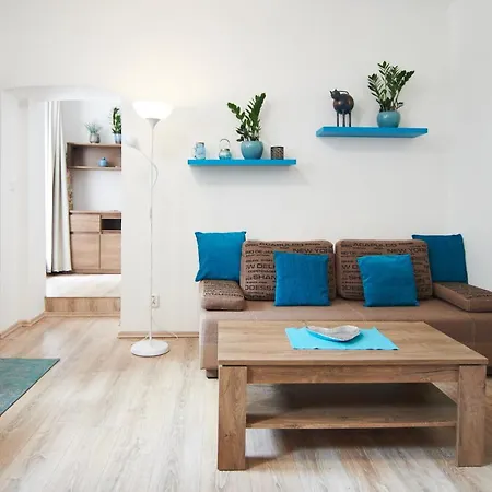Apartment To At Close To Castle With Terrace And Garden *