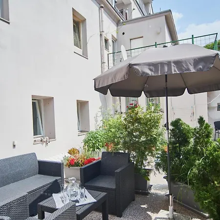 To At Close To Castle With Terrace And Garden Apartment Prague