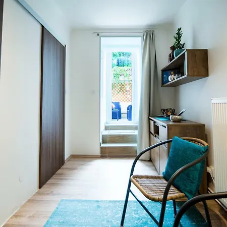 Apartment To At Close To Castle With Terrace And Garden Prague
